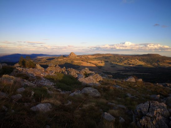 Séjour randonnée guidé sur le partage des eaux et le GR®7 des Monts d’Ardèche Séjour randonnée guidé sur le partage des eaux et le GR®7 des Monts d’Ardèche