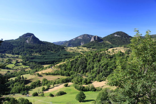 Lever de soleil au Mont Gerbier de Jonc et tour des Coux Lever de soleil au Mont Gerbier de Jonc et tour des Coux